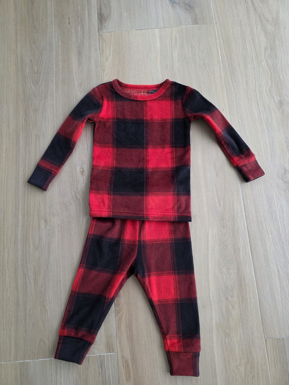 Cat & Jack Buffalo Plaid Fleece Pajamas – 12M – Excellent Condition